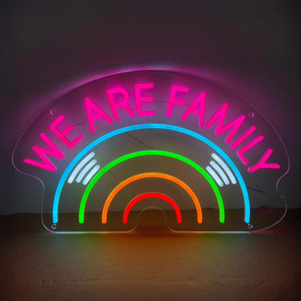 Néon LED 'We are Family' - Message famille unité décoration chaleureuse
