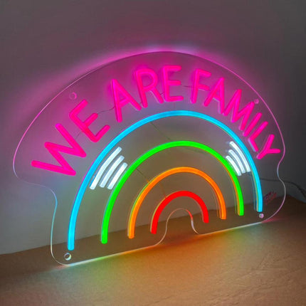 Néon LED 'We are Family' ambiance - Esprit famille togetherness décoration
