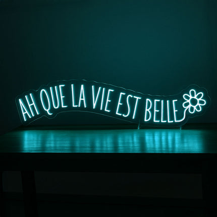 Néon LED 'Ah que la vie est belle' bleu ice - Optimisme moderne décoration
