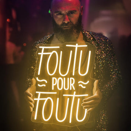 Néon LED 'Foutu pour Foutu' doré - Citation française élégante bar

