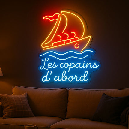 Néon LED 'Les copains d'abord' - Citation Brassens amitié décoration française
